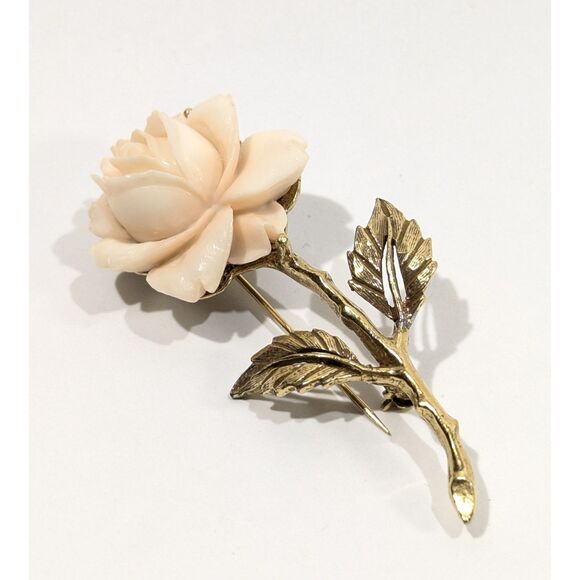 Pale Pink Celluloid Rose on Gold Tone Setting Brooch - Picture 5 of 6